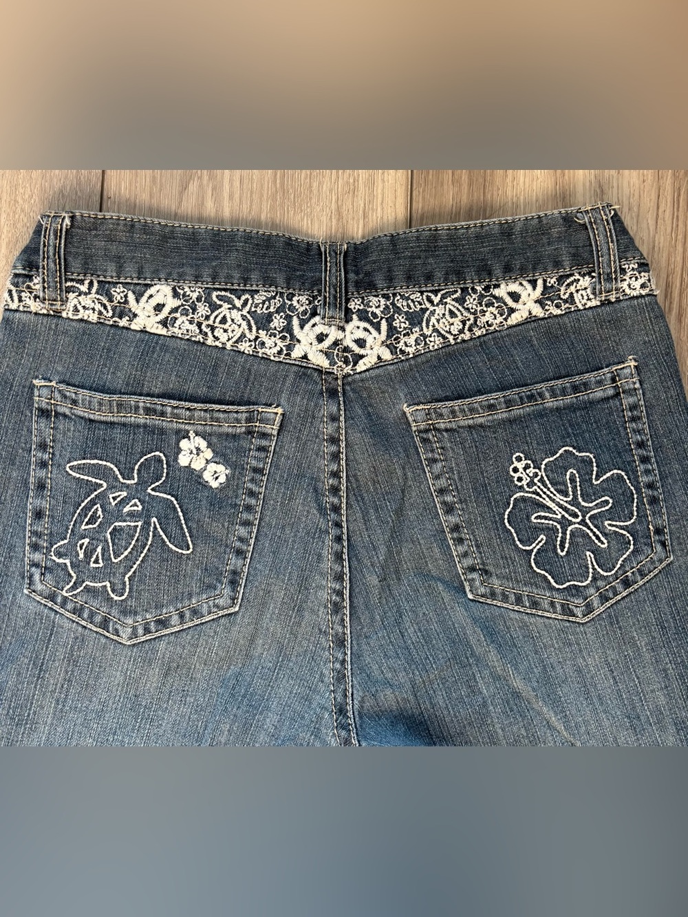 Vintage Y2K Hawaiian Embroidered Jeans Low Rise Made in Japan 26" Waist